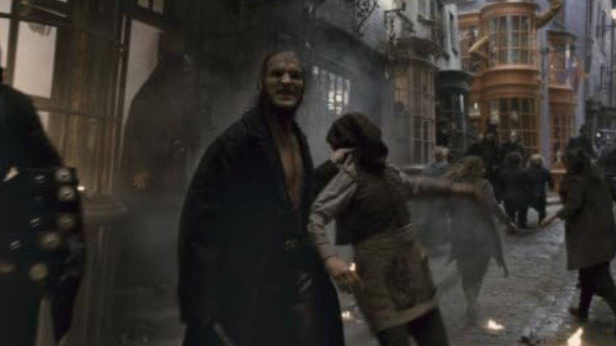 Dave Legeno饰演Fenrir Greyback