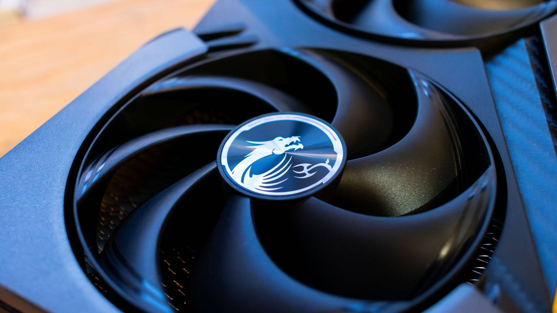 RTX 5070 Ti 조명