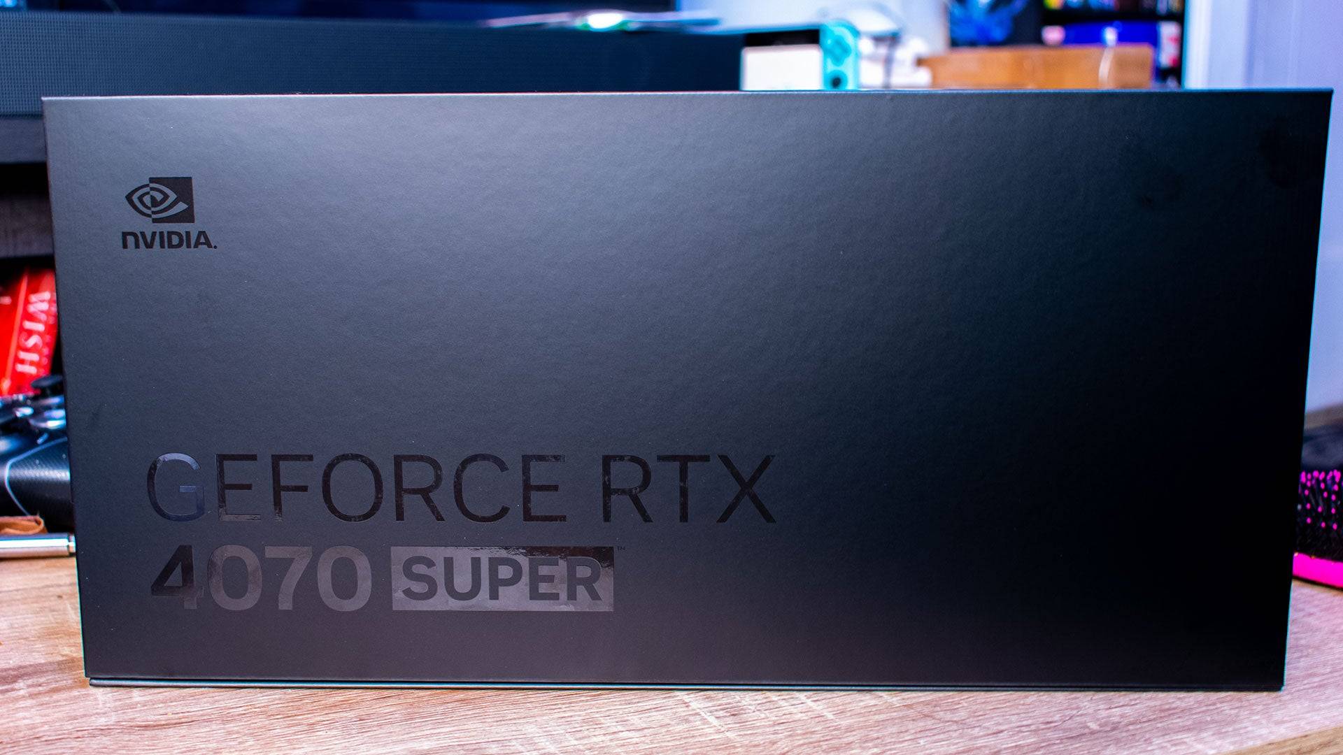 RTX 4070 スーパーフロント