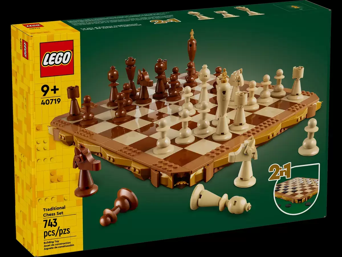 Traditional Chess Set - LEGO Link