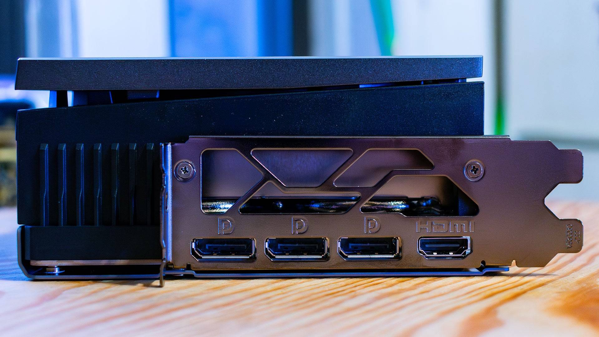 RTX 5070 Ti 전원 커넥터