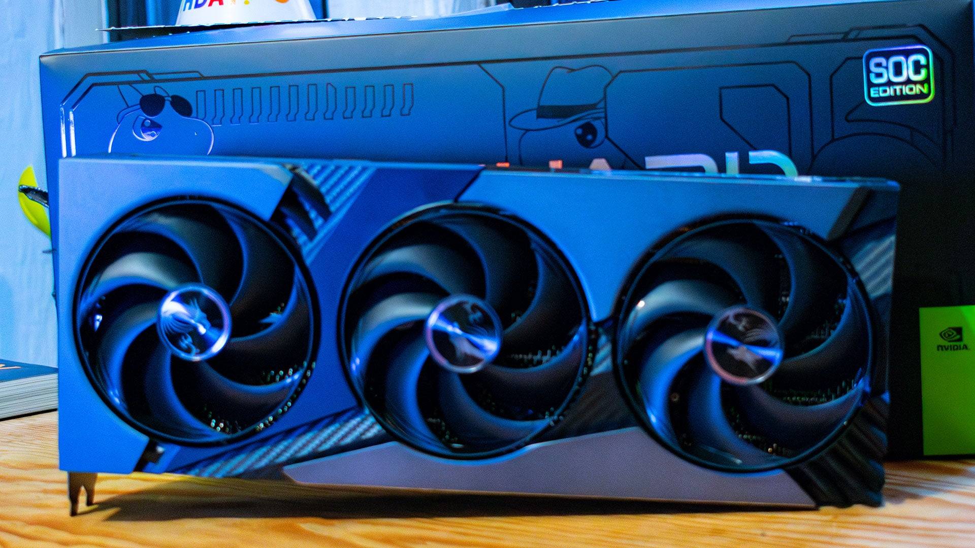 RTX 5070 Ti 측면 프로필