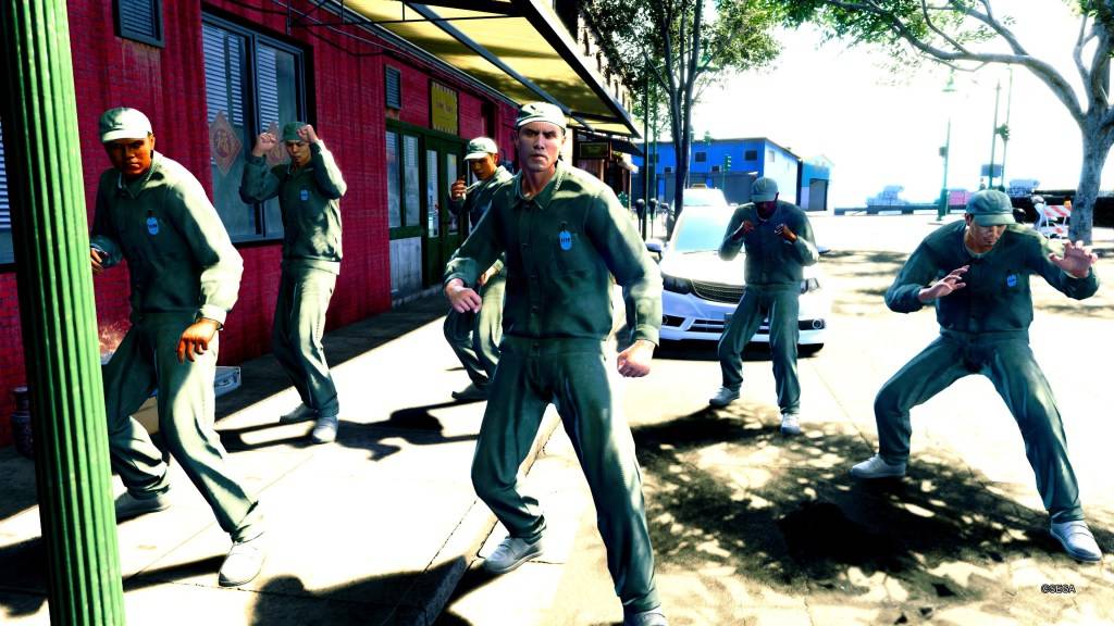 Босс разыскивания и его команда в «Как дракон: пират Якудза» на Гавайях